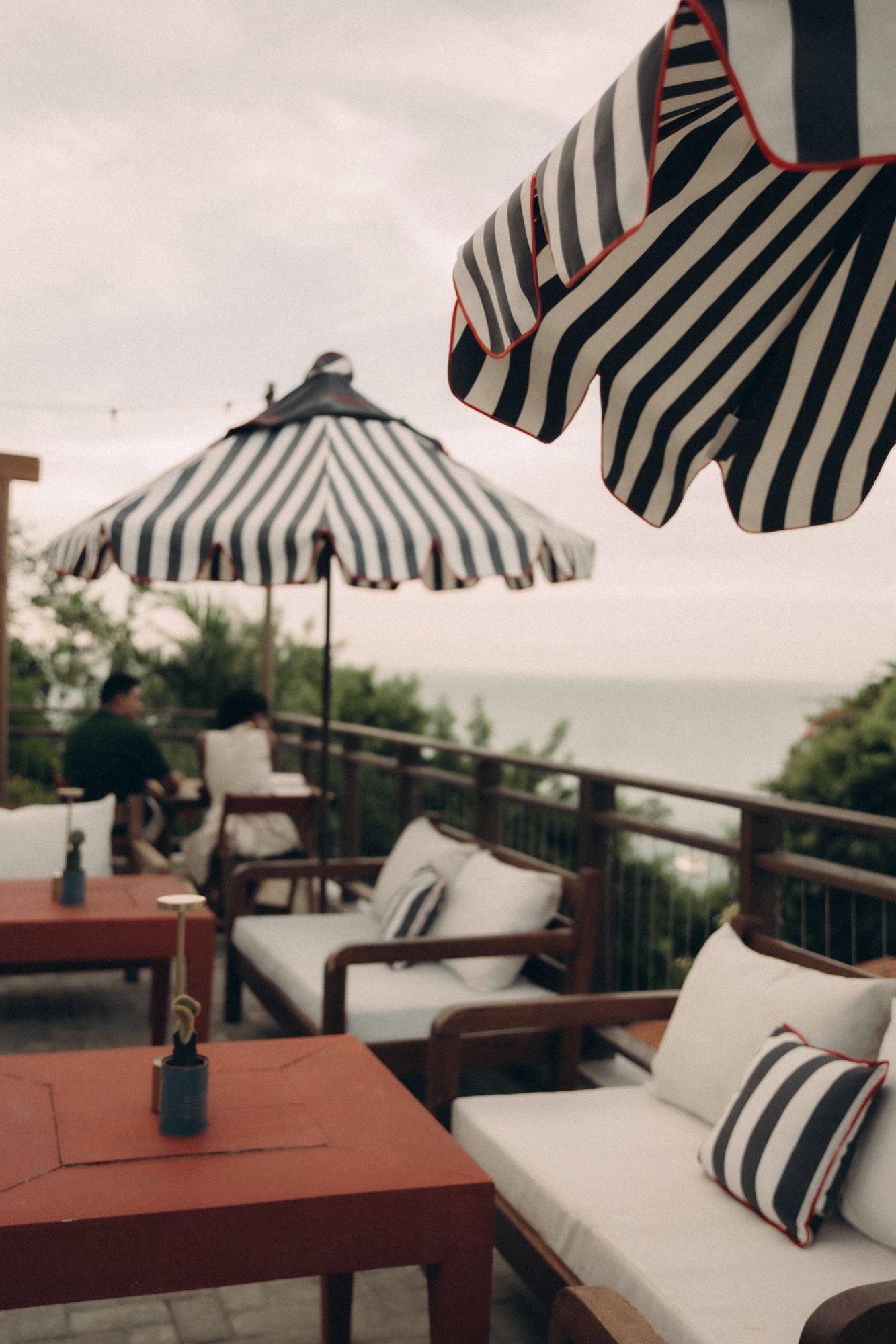 Terraço do Nu Gastrobar com vista para o mar